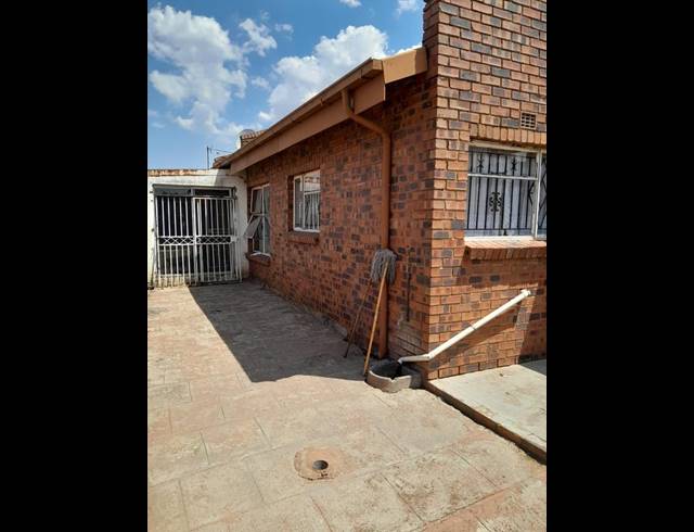 3 BEDROOM HOUSE FOR SALE IN TOKOZA